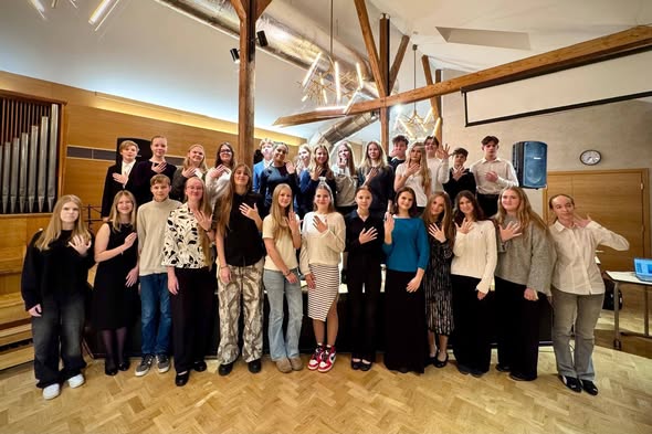 76. lennu lõpusõrmuste üleandmine ja õpetajate kontsert 76. lennu lõpusõrmuste üleandmine ja õpetajate kontsert